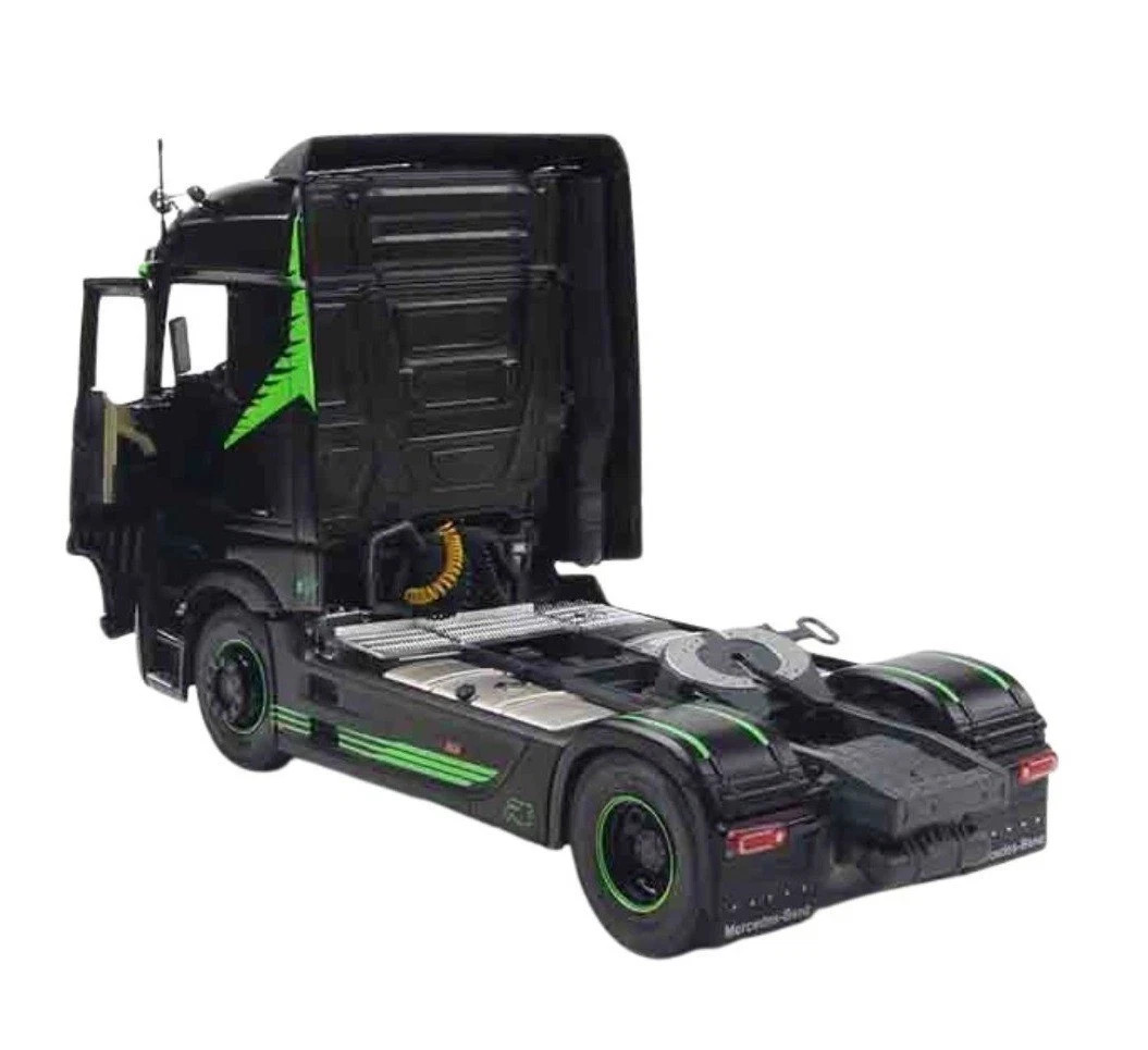 1/24 Solido 2021 Mercedes-Benz Actros R5 Italian Collection (Black & Green) Diecast Car Model
