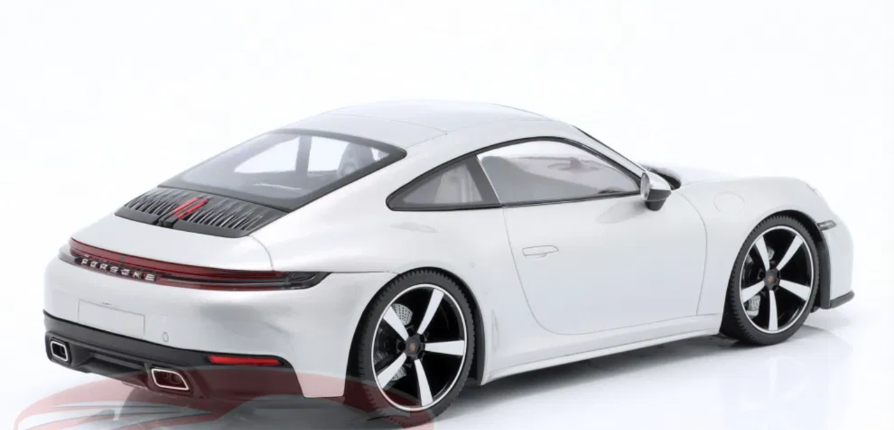 1/18 Dealer Edition 2024 Porsche 911 (992.2) Carrera Coupe (GT Silver Metallic) Car Model