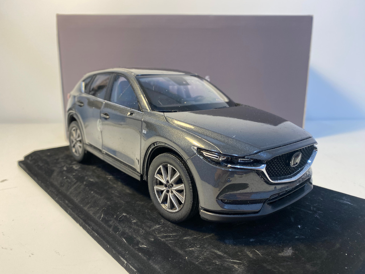 DAMAGED AS-IS 1/18 Dealer Edition 2018 Mazda CX-5 CX5 (Grey