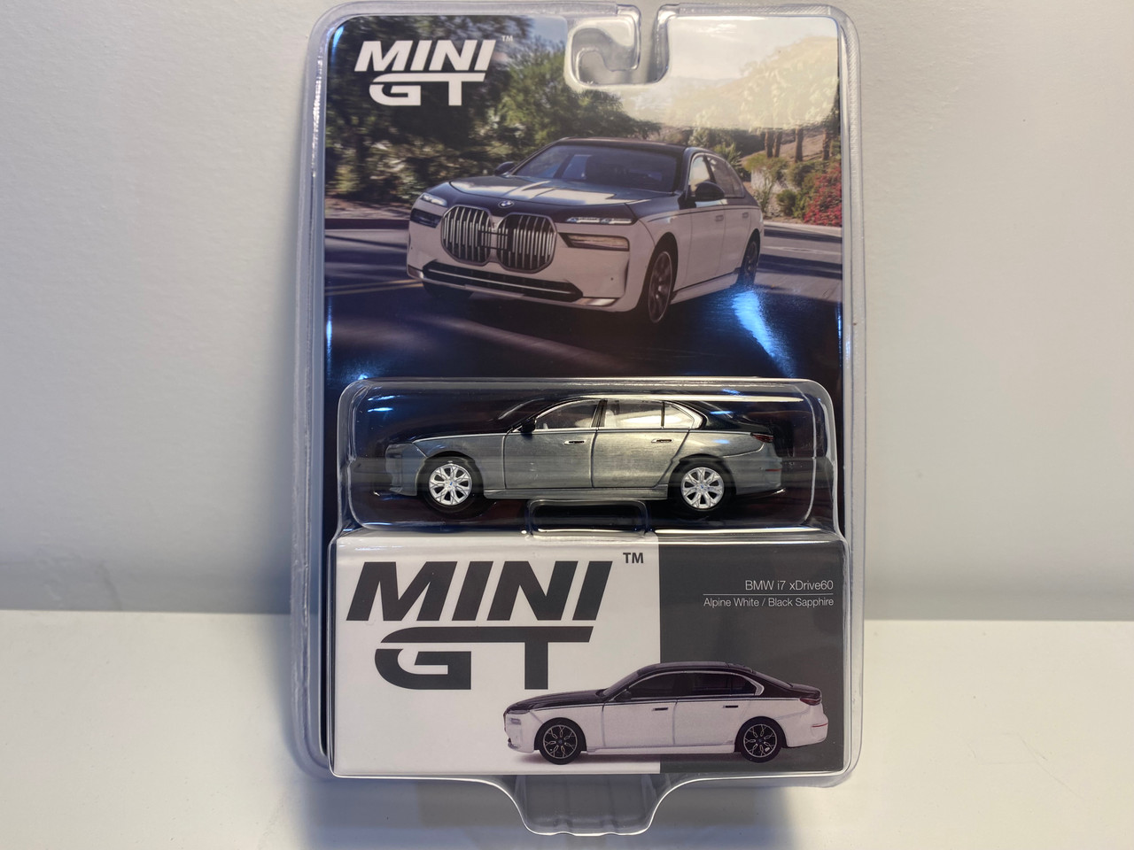 CHASE CAR 1/64 Mini GT BMW i7 xDrive60 (Chrome Silver & Black Sapphire) Diecast Car Model
