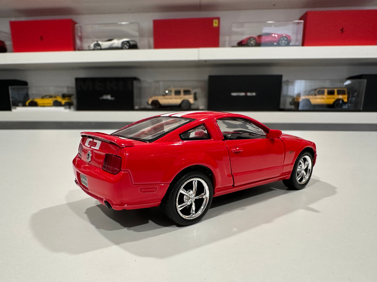 1/38 Kinsmart 2006 Ford Mustang GT with Stripes (Red) Diecast Car