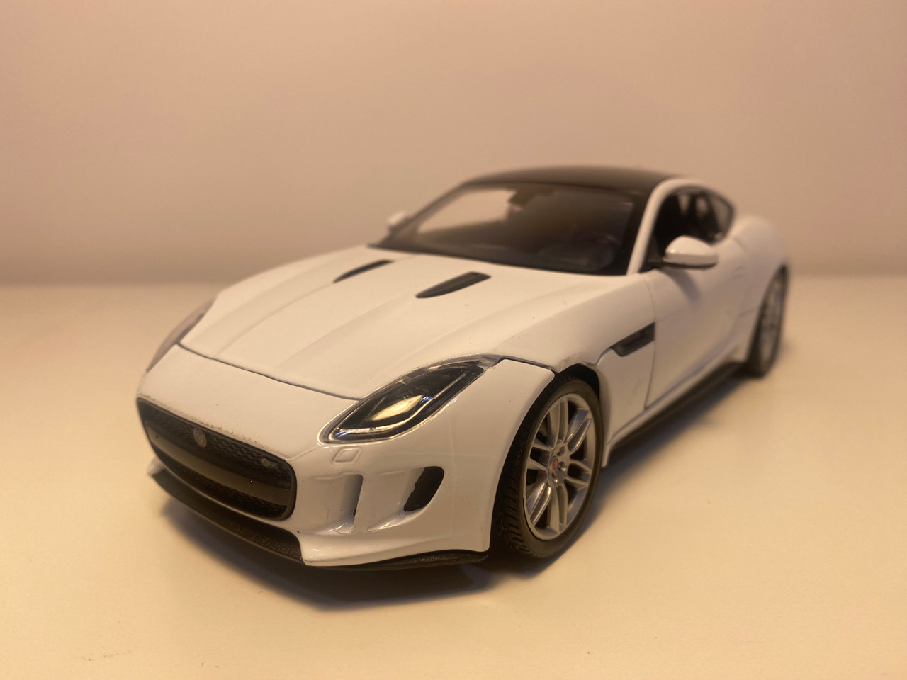 NO BOX AS-IS 1/24 Welly FX Jaguar F-Type FType Coupe (White