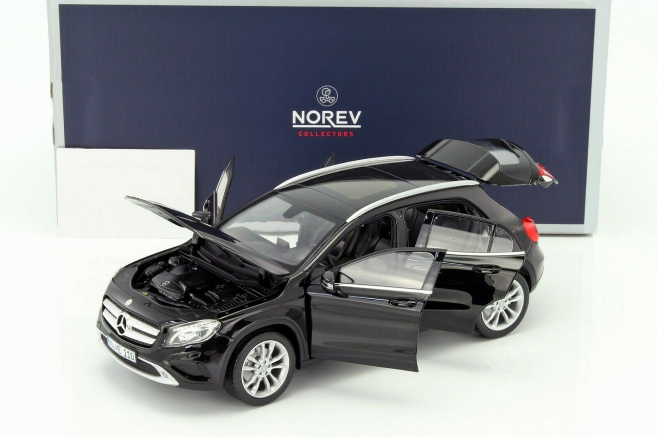 1/18 Mercedes-Benz GLA (Black) Diecast Car Model