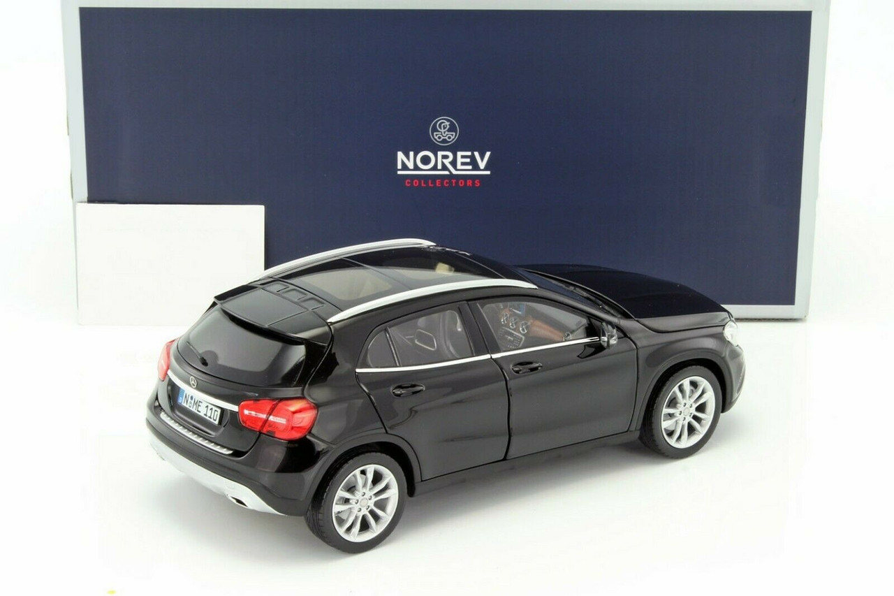 1/18 Mercedes-Benz GLA (Black) Diecast Car Model - LIVECARMODEL.com
