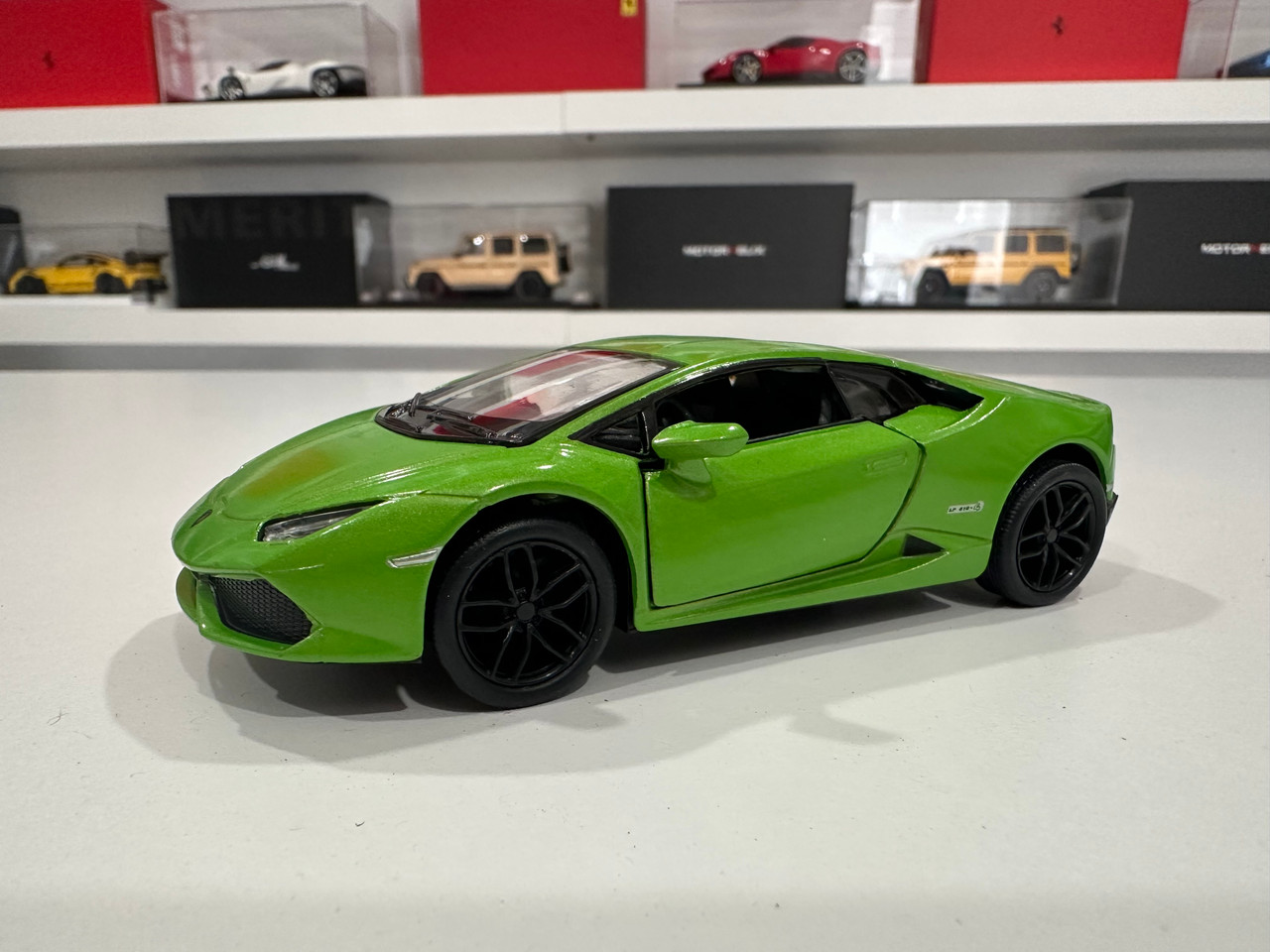 1/36 Kinsmart Lamborghini Huracan LP610-4 (Green) Diecast Car Model