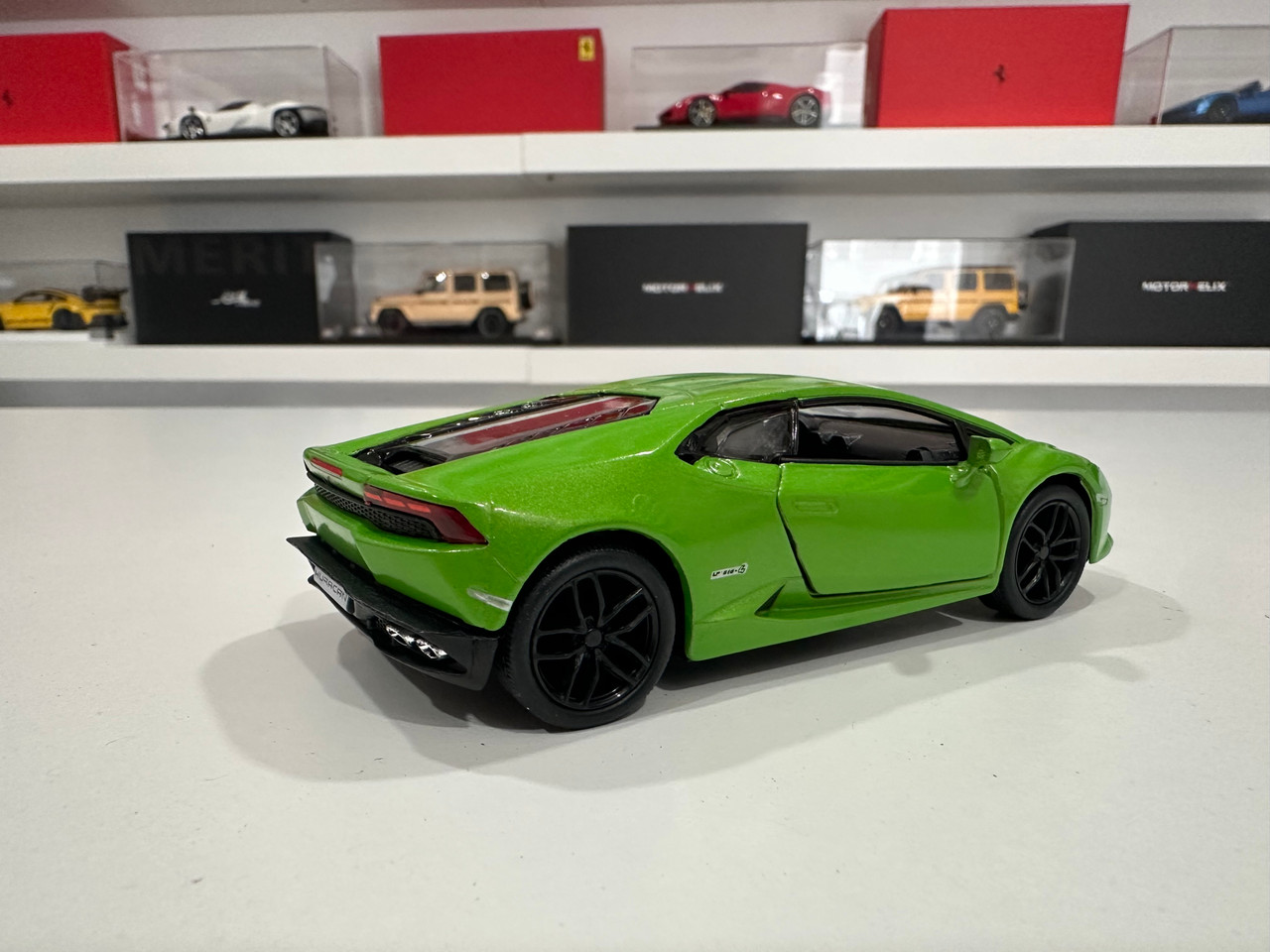 1/36 Kinsmart Lamborghini Huracan LP610-4 (Green) Diecast Car