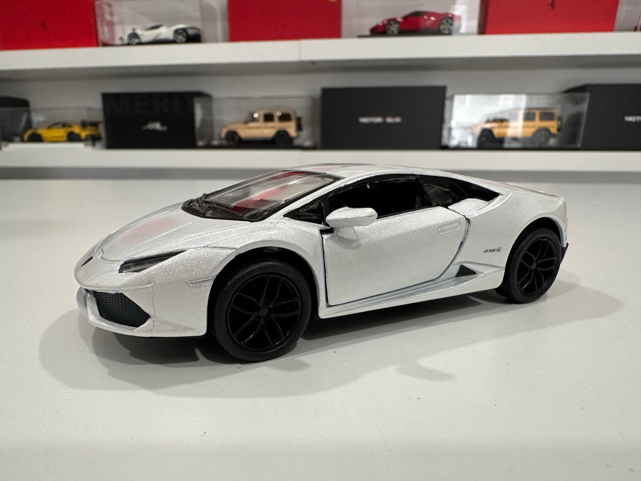 1/36 Kinsmart Lamborghini Huracan LP610-4 (White) Diecast Car Model
