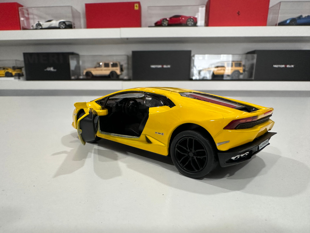 1/36 Kinsmart Lamborghini Huracan LP610-4 (Yellow) Diecast Car Model