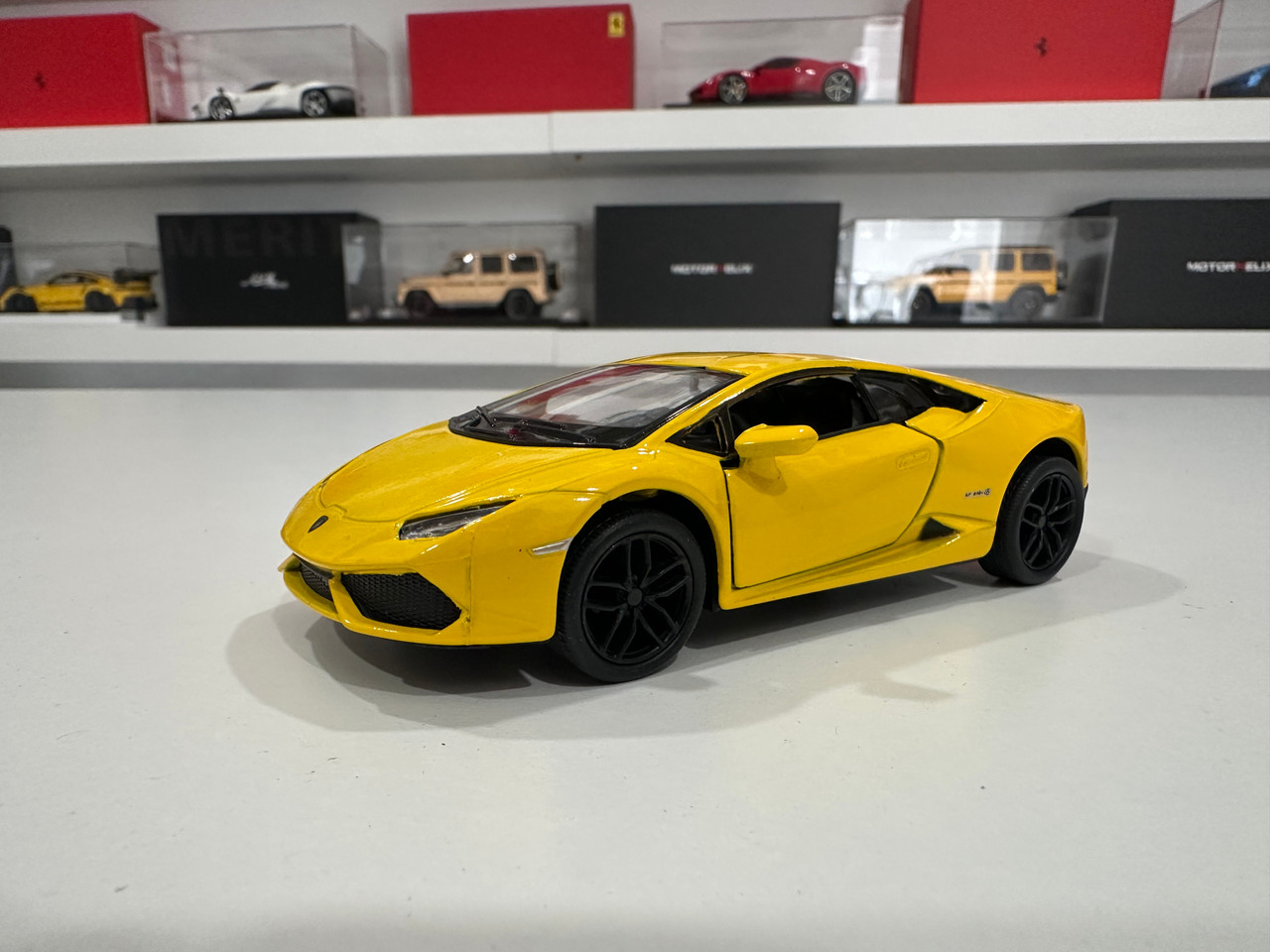 1/36 Kinsmart Lamborghini Huracan LP610-4 (Yellow) Diecast