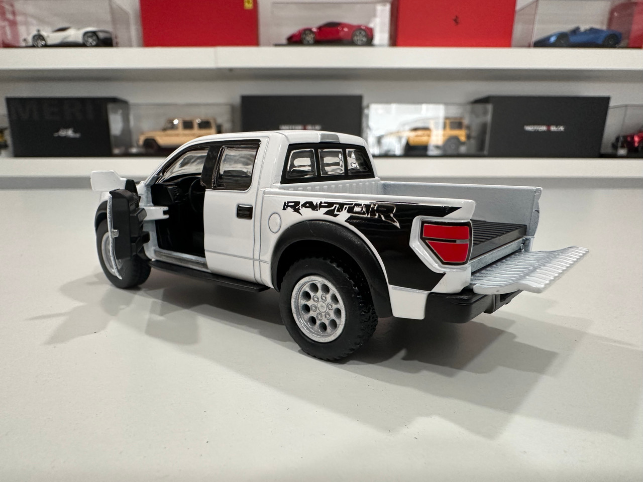 1/36 Kinsmart 2013 Ford F-150 SVT Raptor Supercrew (White) Diecast Car Model