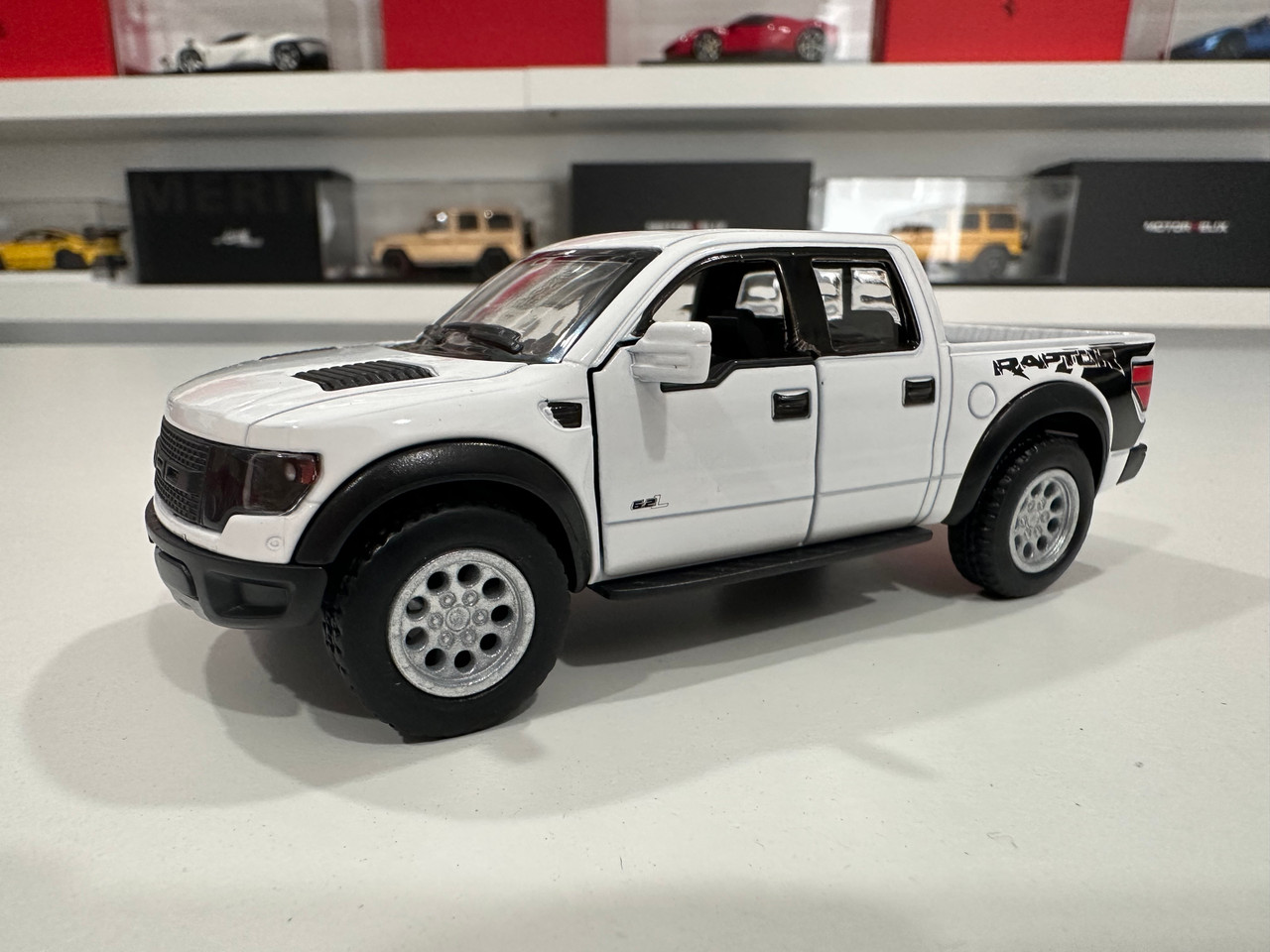 1/36 Kinsmart 2013 Ford F-150 SVT Raptor Supercrew (White) Diecast Car Model