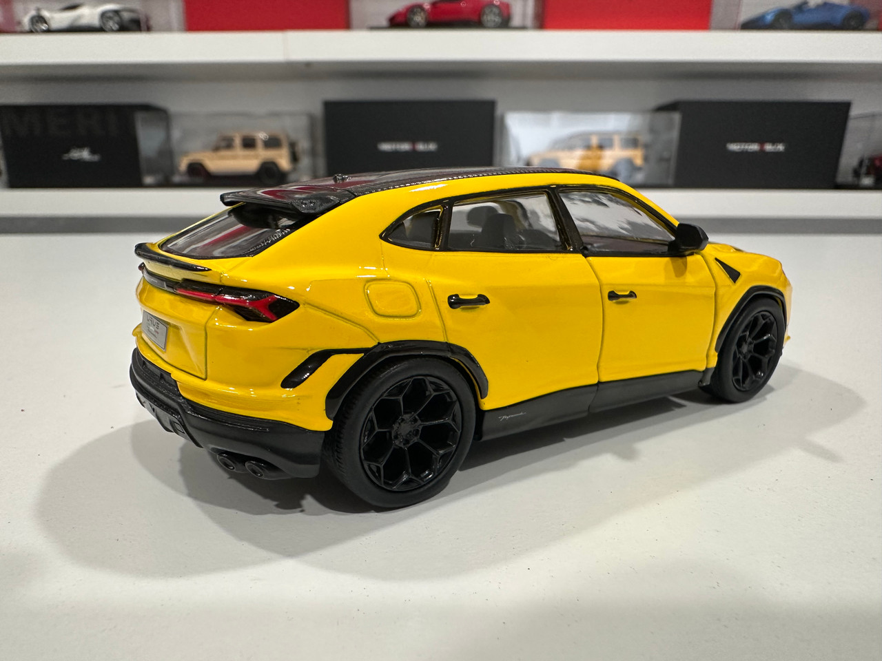 Lamborghini Urus ミニカー イエロー 1/40 Kinsmart Lamborghini Urus Performante (Yellow) Diecast Car