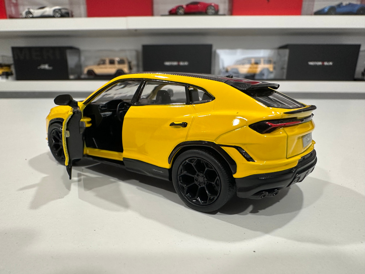 Lamborghini Urus ミニカー イエロー 1/40 Kinsmart Lamborghini Urus Performante (Yellow) Diecast Car