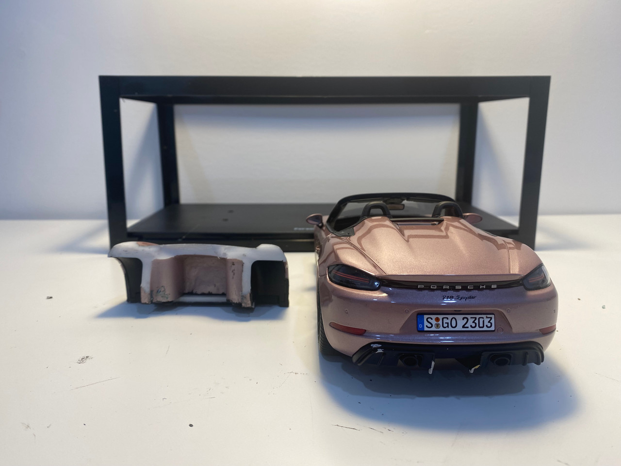 Ｋ DAMAGED AS-IS 1/18 GT Spirit Porsche 718 Spyder (Frozen Berry