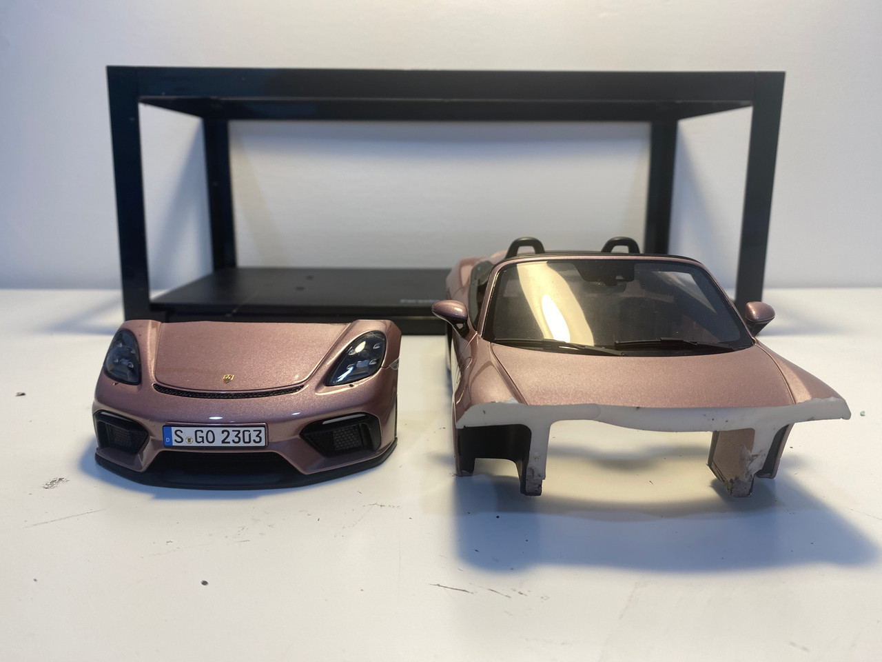 DAMAGED AS-IS 1/18 GT Spirit Porsche 718 Spyder (Frozen Berry