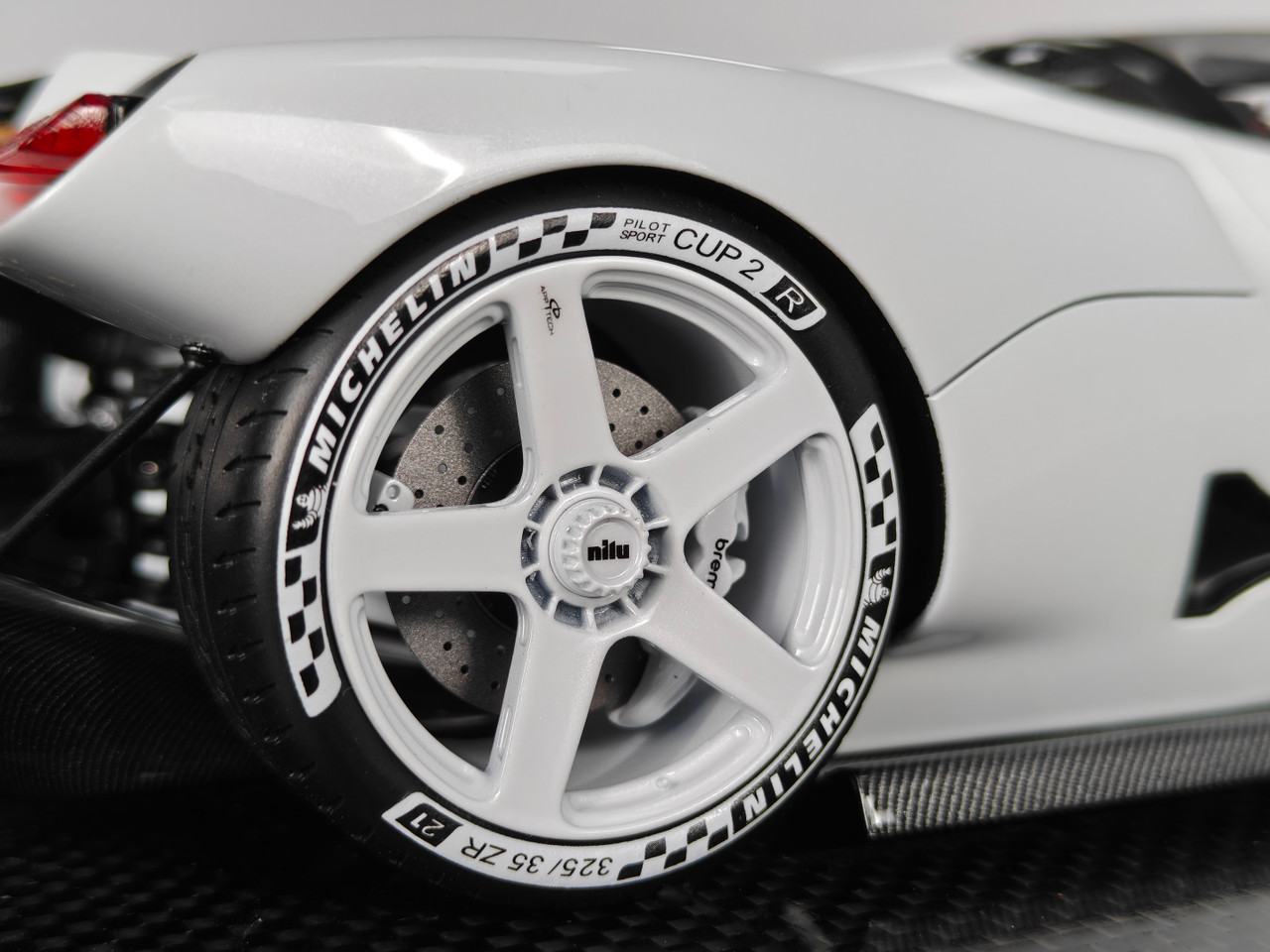 1/18 Frontiart Nilu27 (White) Car Model Limited Edition