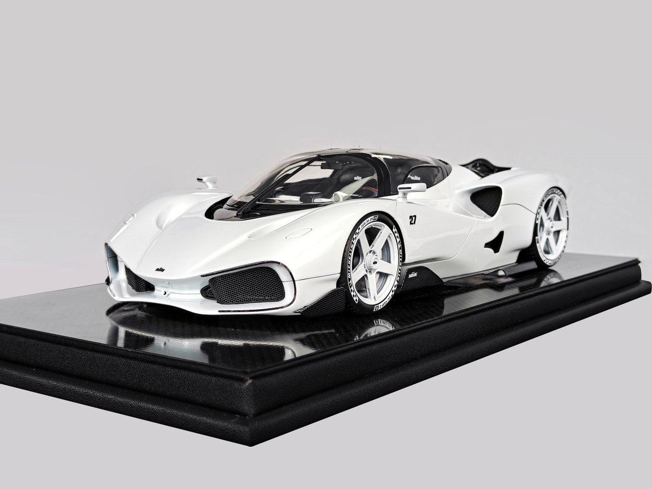 1/18 Frontiart Nilu27 (White) Car Model Limited Edition