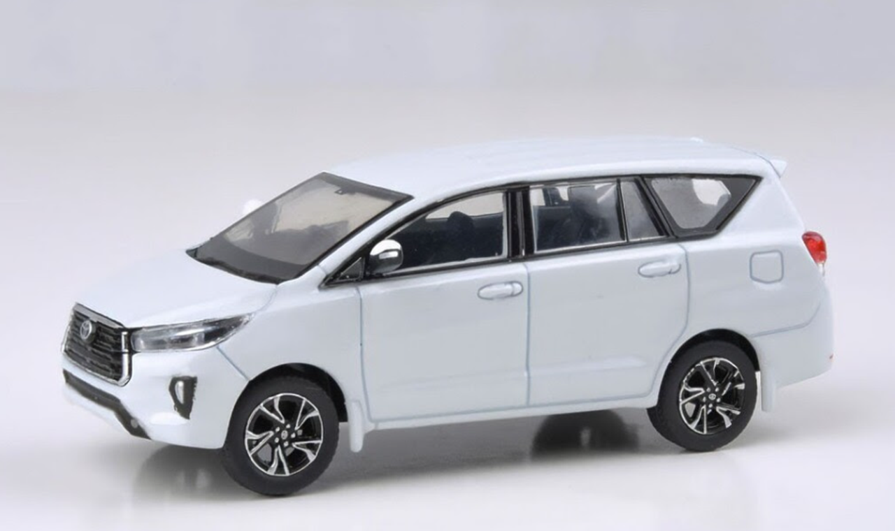 1/64 Paragon 2022 Toyota Innova Attitude (White Pearl) Diecast Car Model
