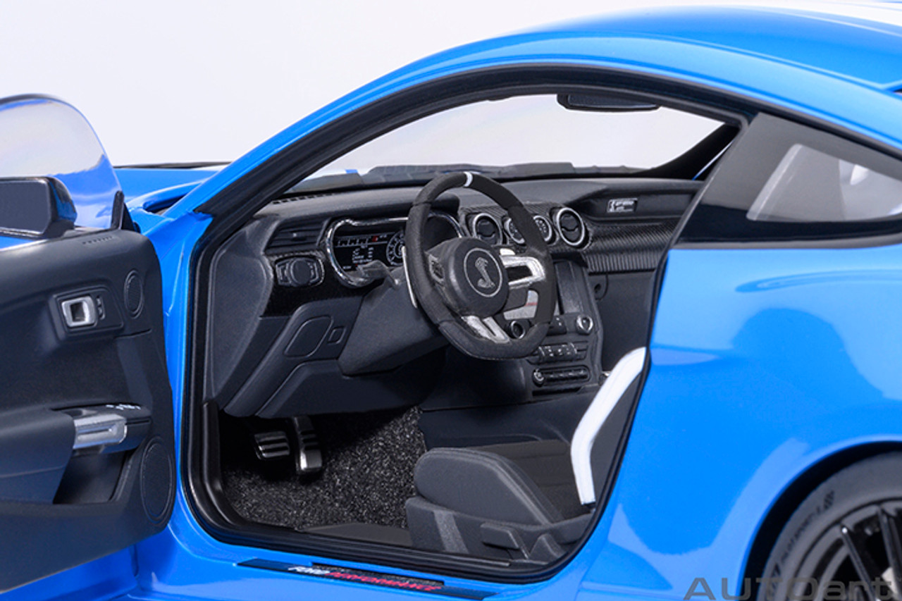 1/18 AUTOart Ford Mustang Shelby GT500 (Grabber Blue) Car Model