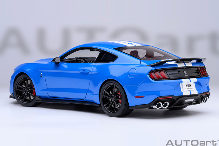 1/18 AUTOart Ford Mustang Shelby GT500 (Grabber Blue) Car Model