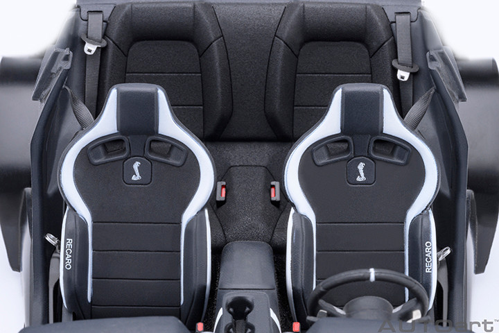 1/18 AUTOart Ford Mustang Shelby GT500 (Grabber Blue) Car Model