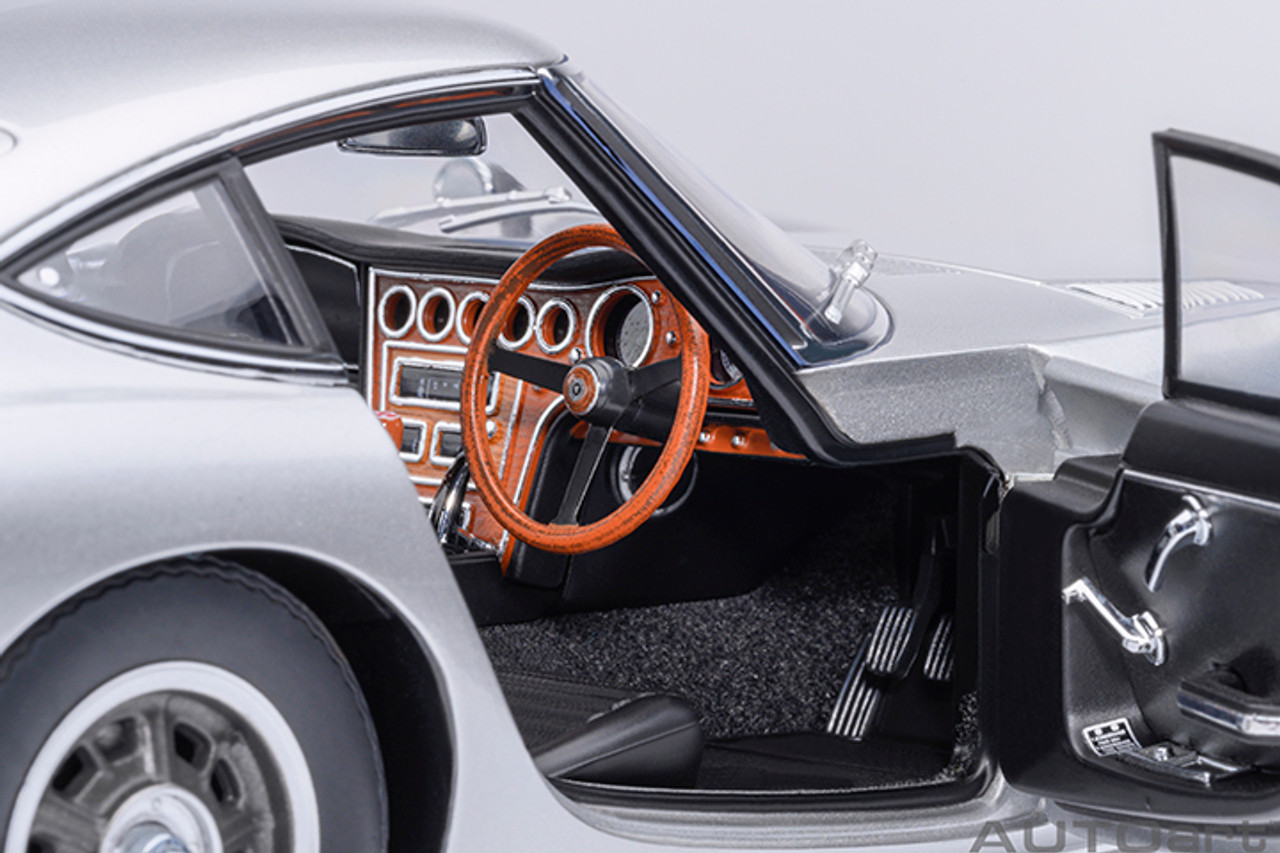 1/18 AUTOart 1967 Toyota 2000GT (Silver) Car Model