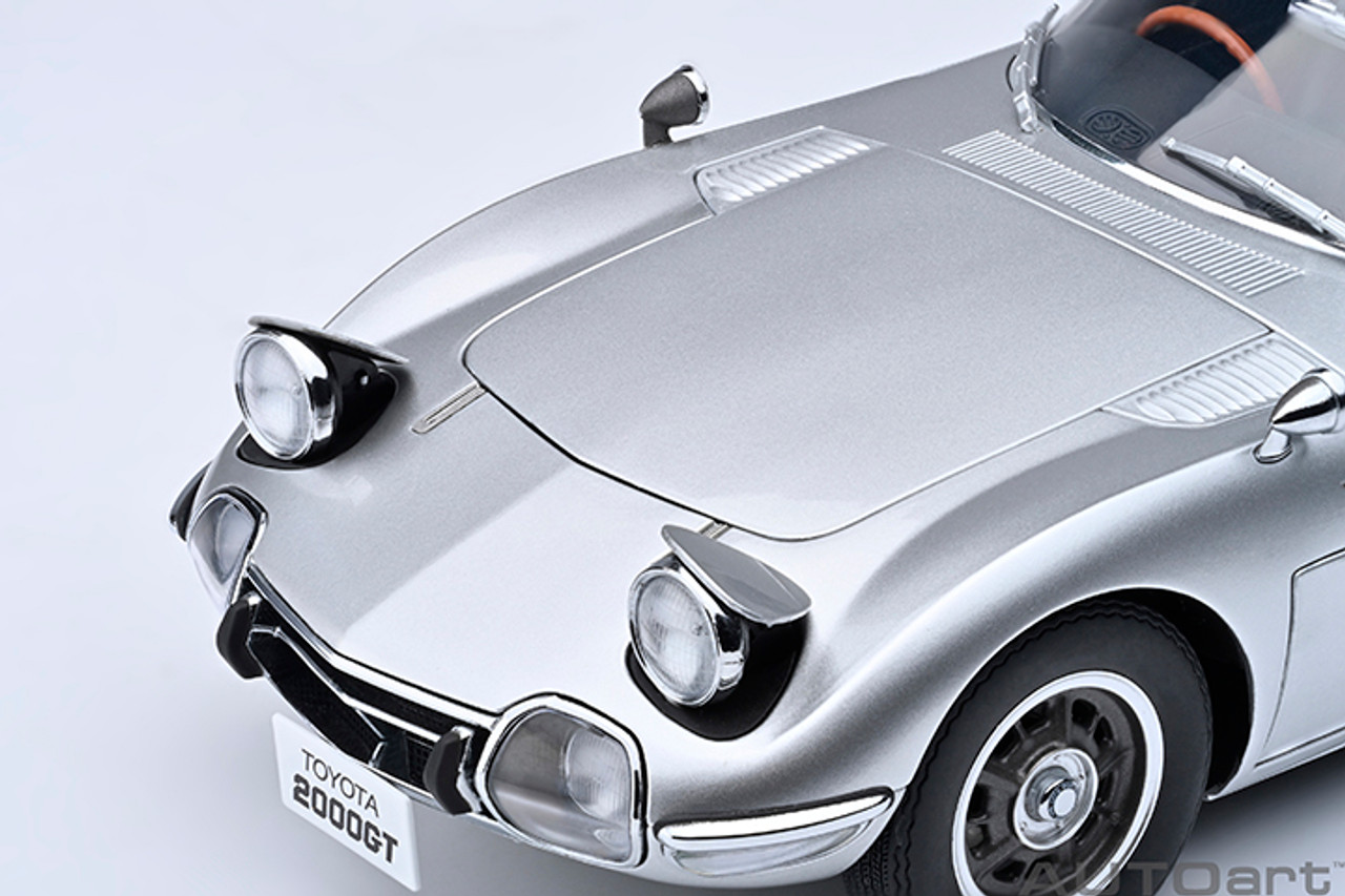 1/18 AUTOart 1967 Toyota 2000GT (Silver) Car Model