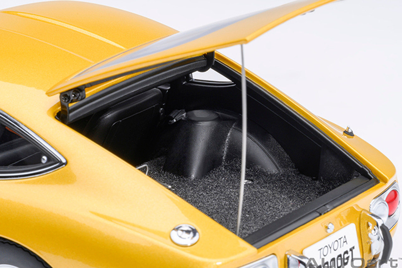 1/18 AUTOart 1967 Toyota 2000GT (Gold) Car Model
