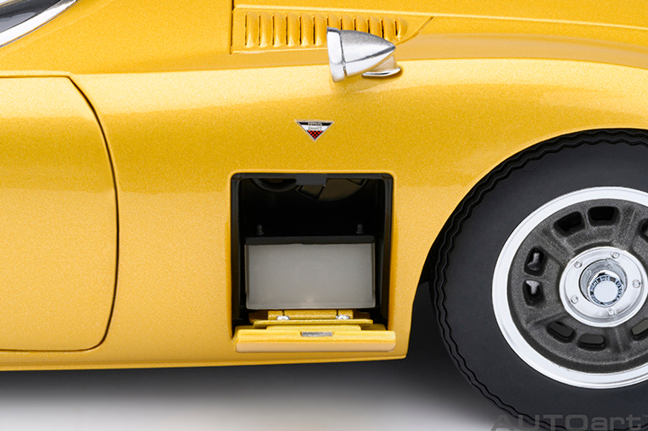 1/18 AUTOart 1967 Toyota 2000GT (Gold) Car Model