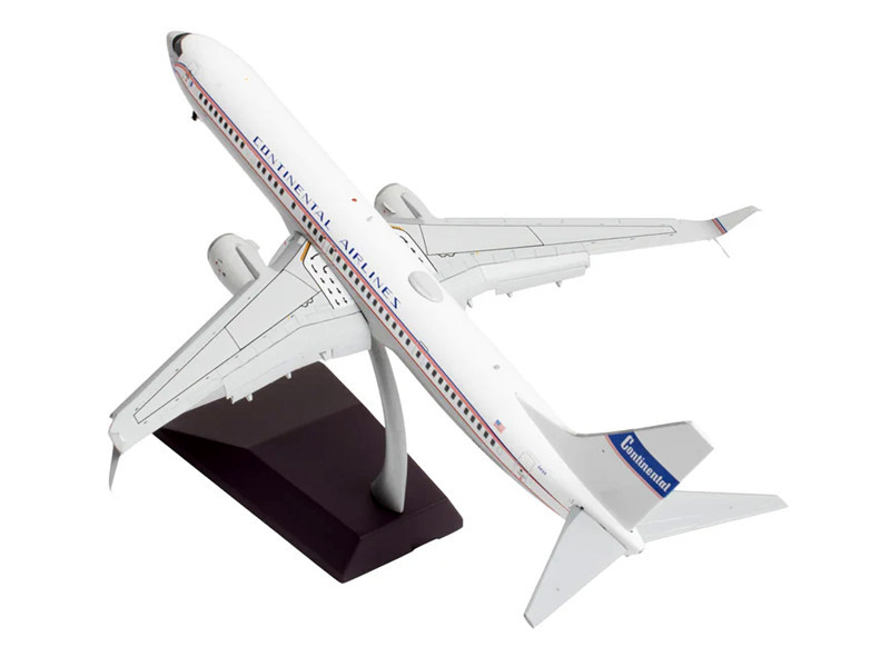 ※nd Boeing 737-900ER Commercial Aircraft with Flaps Down 