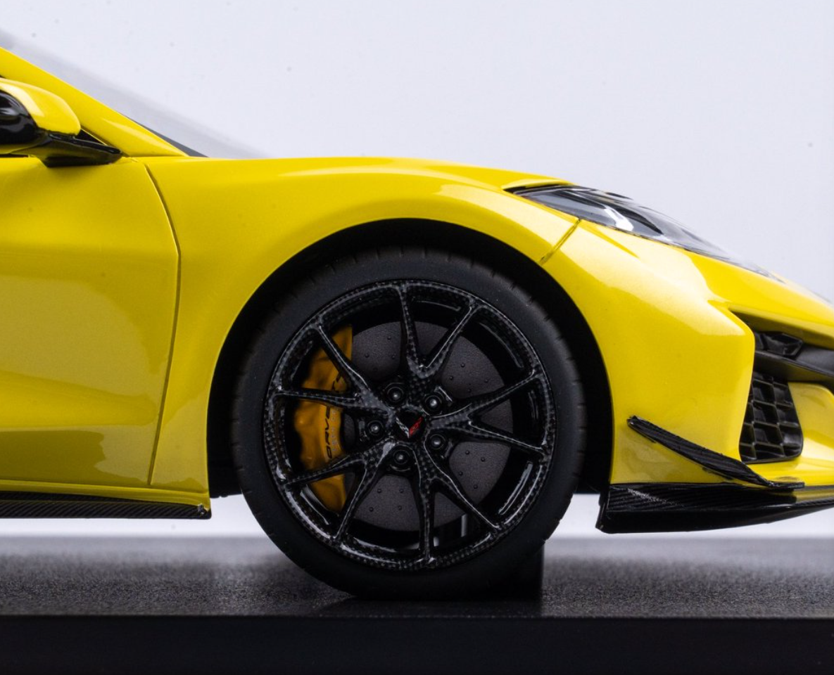 1/18 Top Speed 2025 2026 Chevrolet Corvette C8 ZR1 (Accelerate Yellow) Car Model