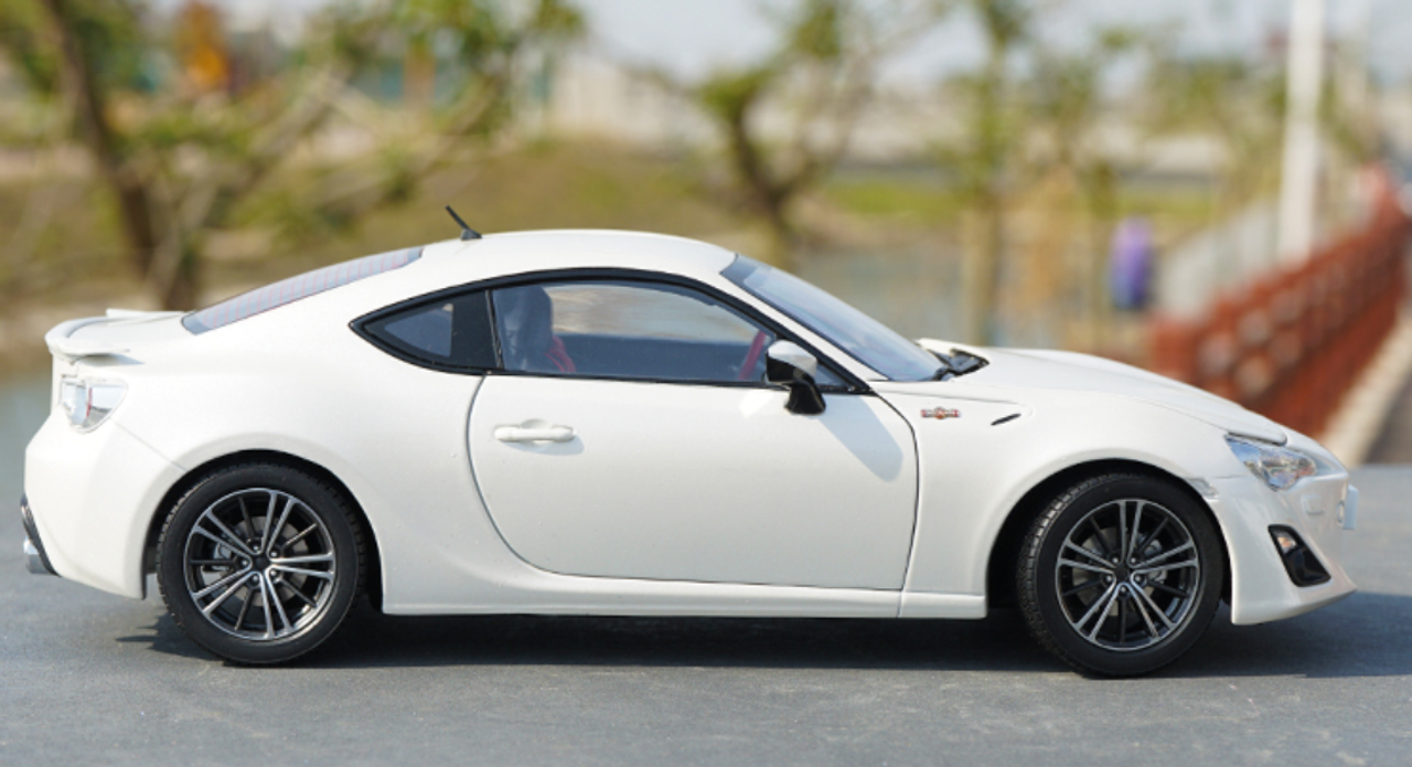 1/18 Century Dragon Toyota 86 GT86 (White) Diecast Car Model