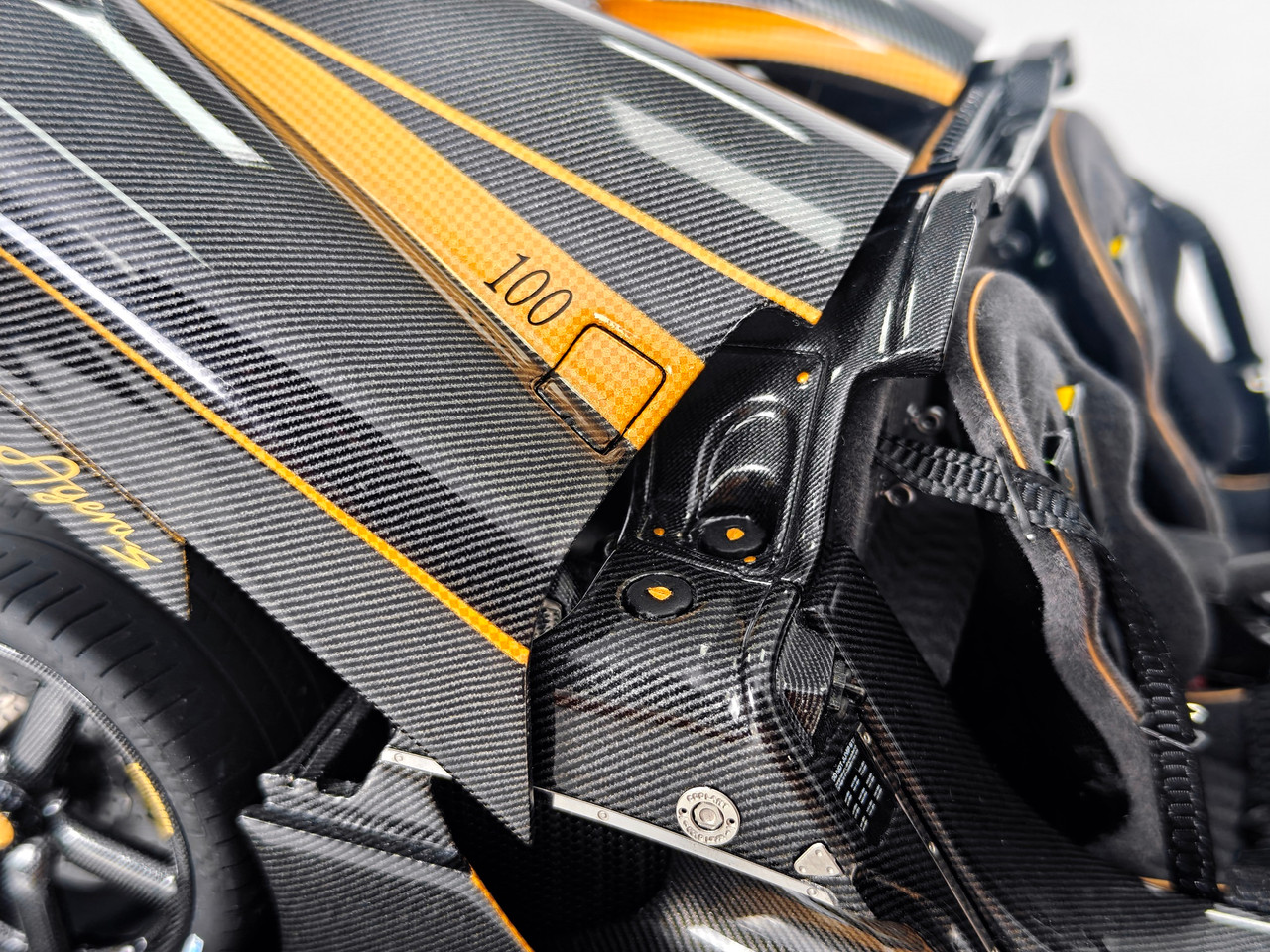 【popo】 1/18 Frontiart Koenigsegg Agera S Hundra Carbon Gold Full