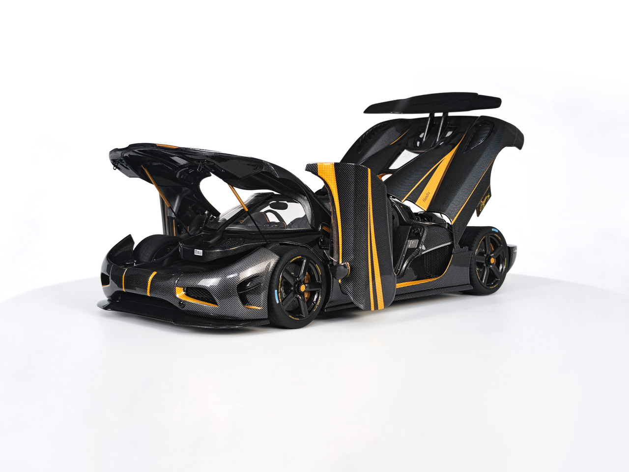 エフ 1/18 Frontiart Koenigsegg Agera S Hundra Carbon Gold Full