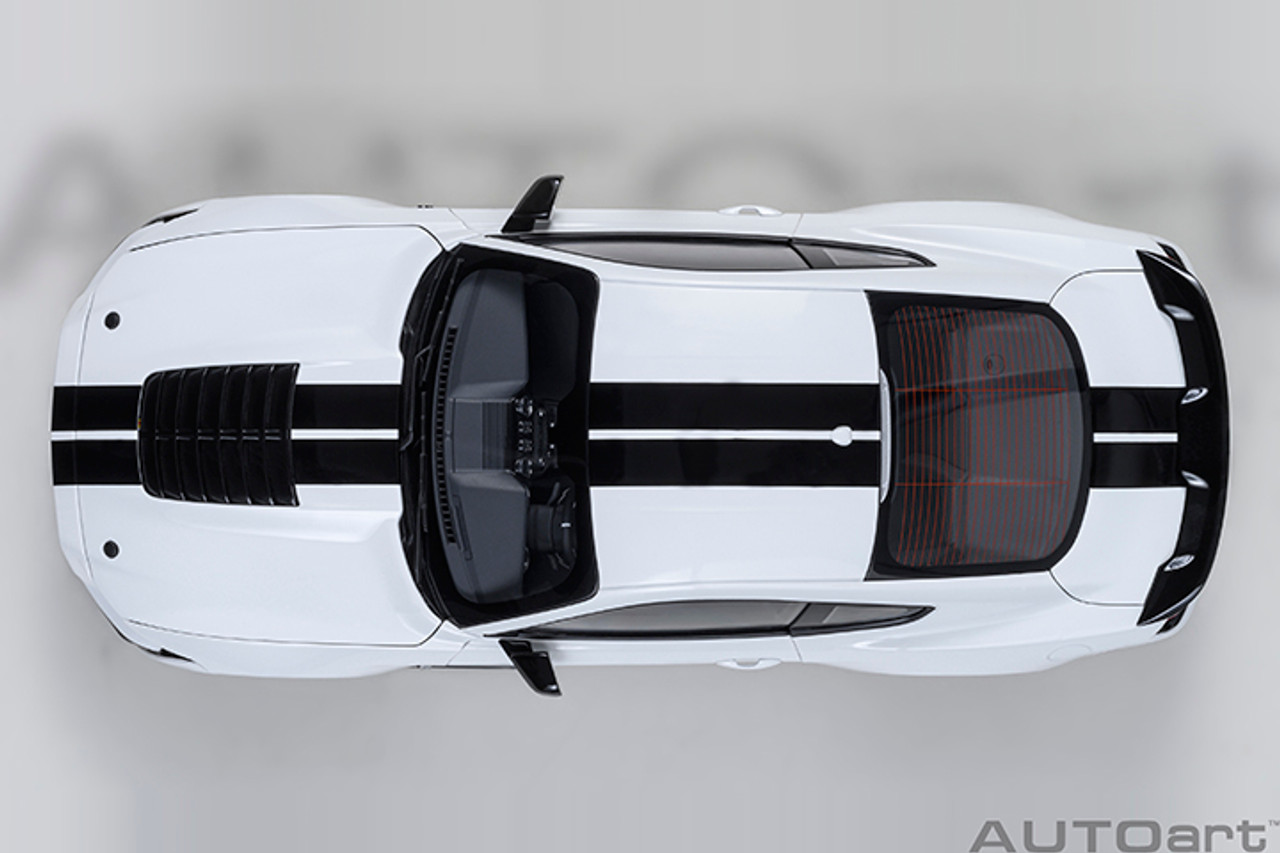1/18 AUTOart Ford Mustang Shelby GT500 (Oxford White) Car Model