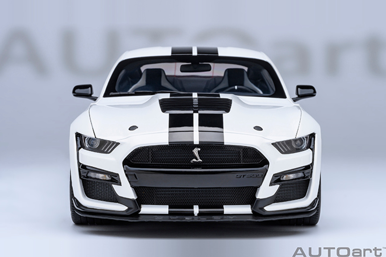 1/18 AUTOart Ford Mustang Shelby GT500 (Oxford White) Car Model