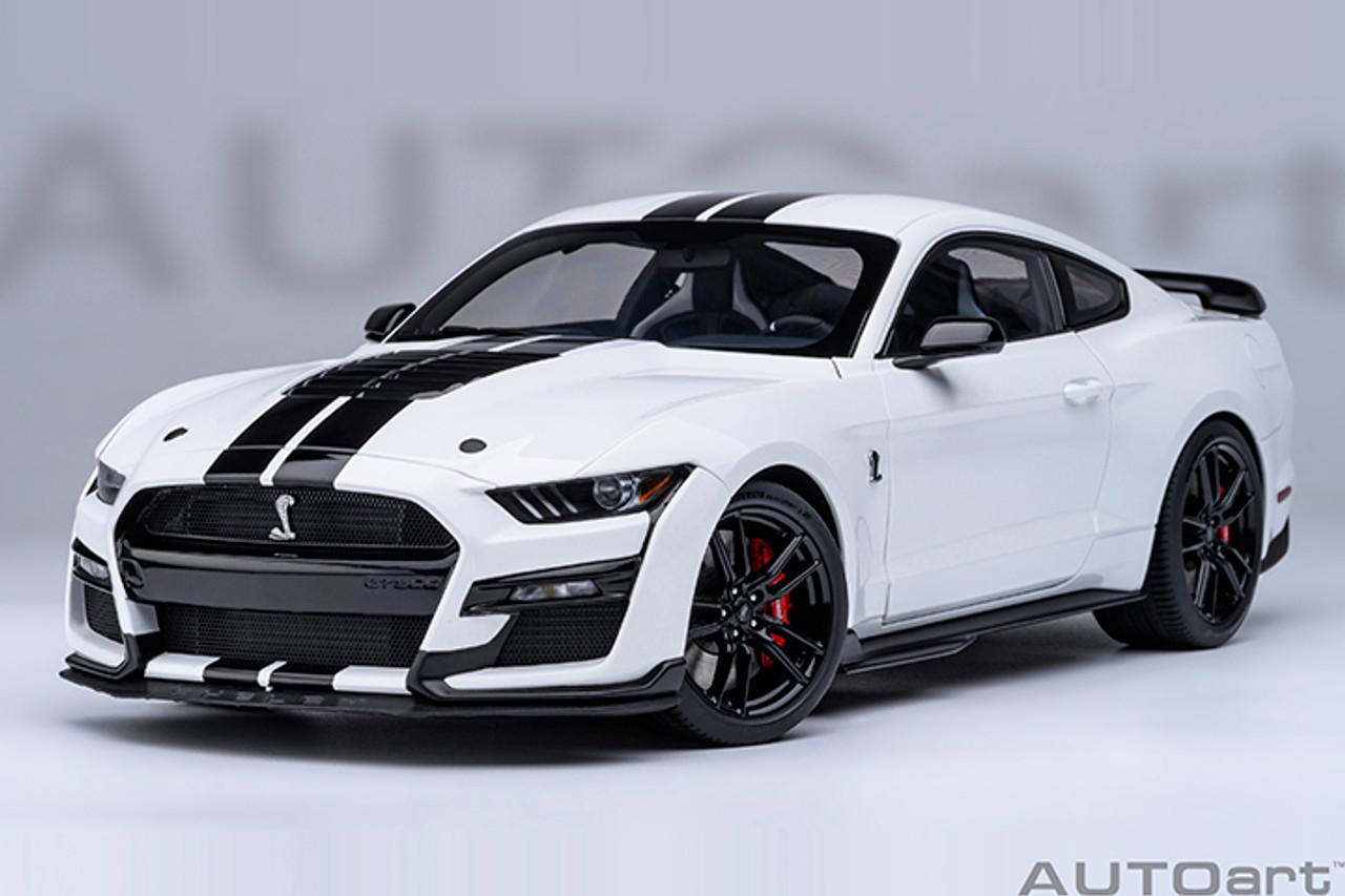 1/18 AUTOart Ford Mustang Shelby GT500 (Oxford White) Car Model