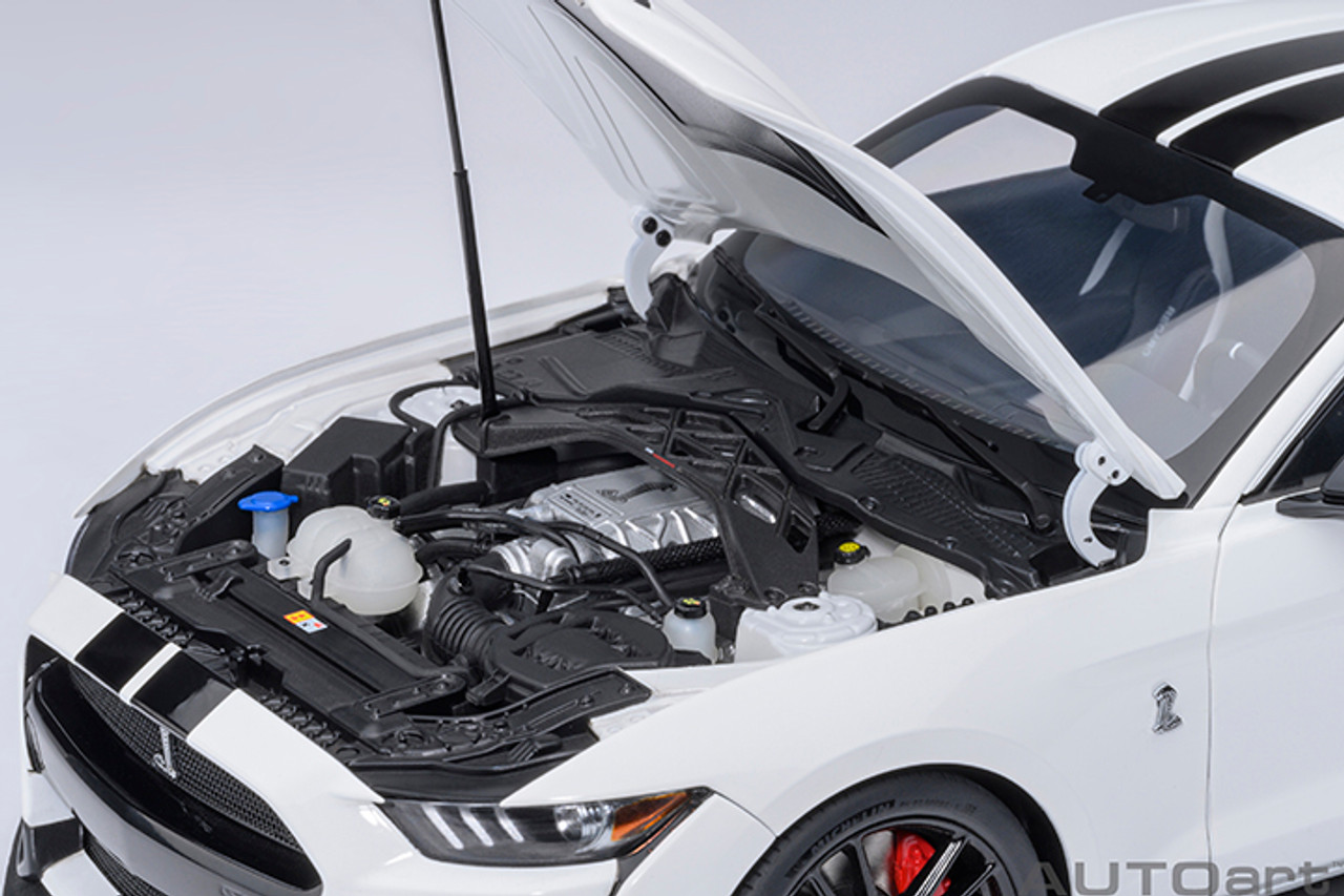 1/18 AUTOart Ford Mustang Shelby GT500 (Oxford White) Car Model