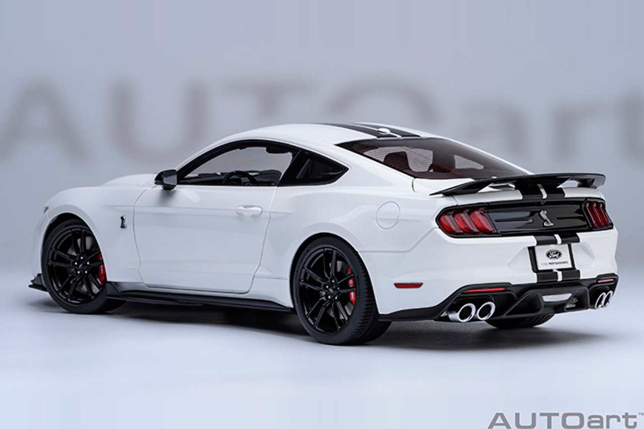 1/18 AUTOart Ford Mustang Shelby GT500 (Oxford White) Car Model