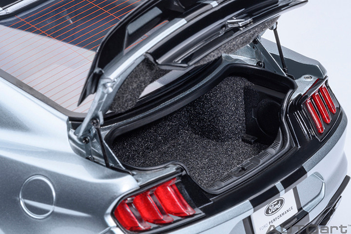 専用15 1/18 AUTOart Ford Mustang Shelby GT500 (Iconic Silver) Car Model