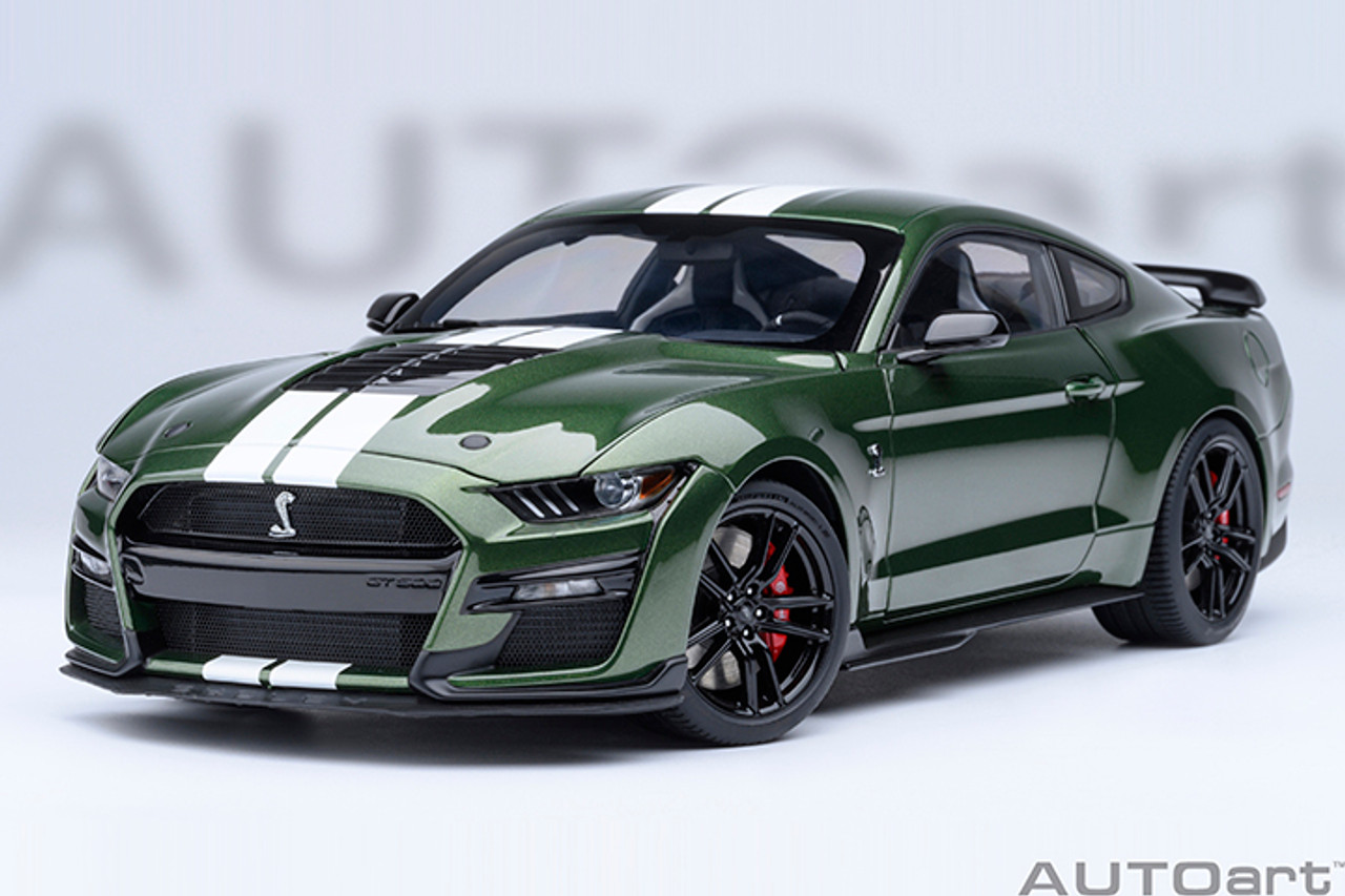 y 1/18 AUTOart Ford Mustang Shelby GT500 (Eruption Green) Car
