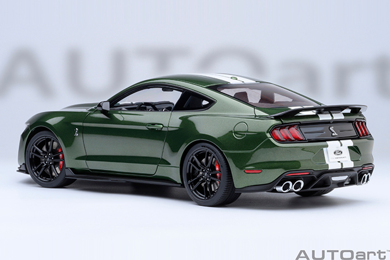1/18 AUTOart Ford Mustang Shelby GT500 (Eruption Green) Car