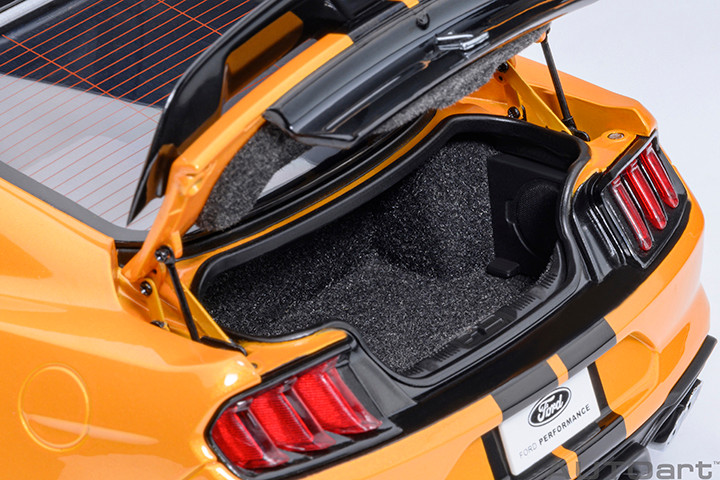 1/18 AUTOart Ford Mustang Shelby GT500 (Cyber Orange) Car Model