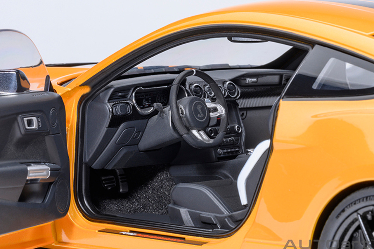 その他 123 1/18 AUTOart Ford Mustang Shelby GT500 (Cyber Orange) Car