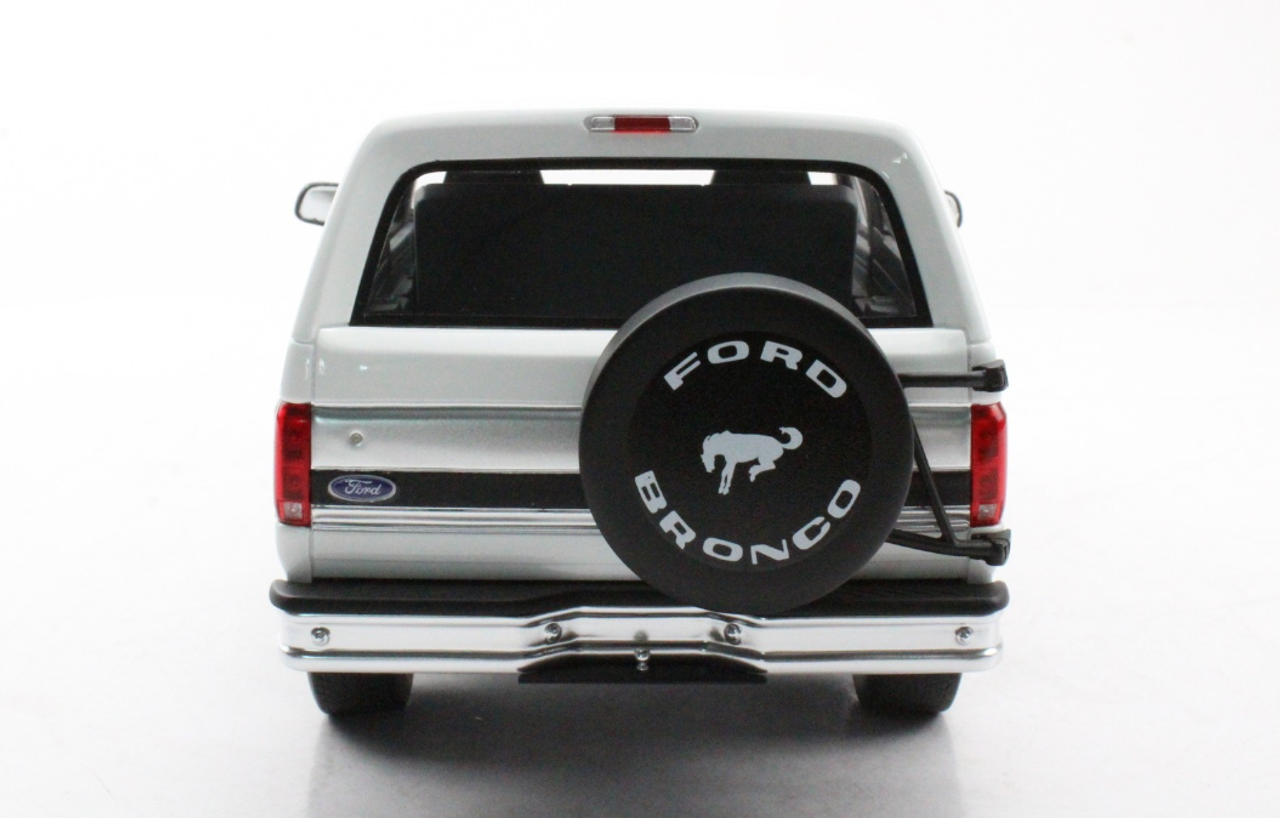 1/18 LS Collectibles 1992 Ford Bronco 5th Generations (White) Resin Car Model Limited