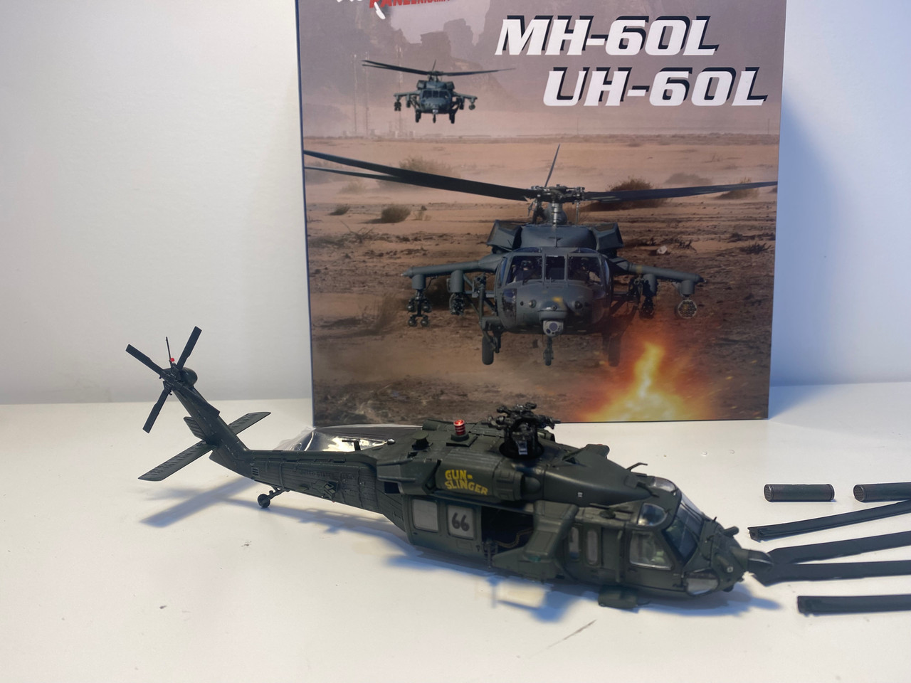 DAMAGED AS-IS Sikorsky MH-60L Black Hawk Helicopter "91-26363 Gunslinger" United States Army 1/72 Diecast Model by Panzerkampf