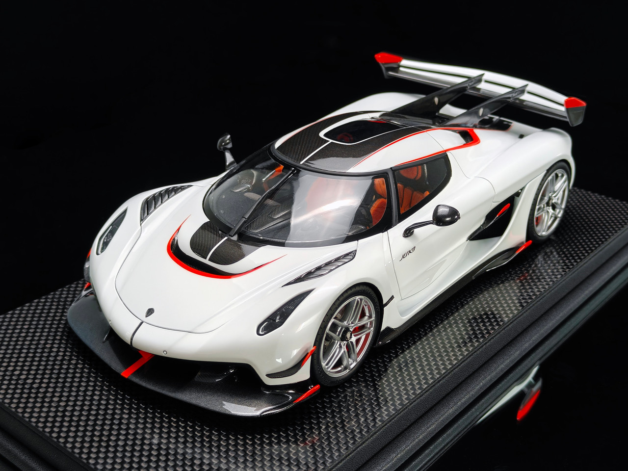1/18 Frontiart Koenigsegg Jesko 7391 Crystal White Car Model
