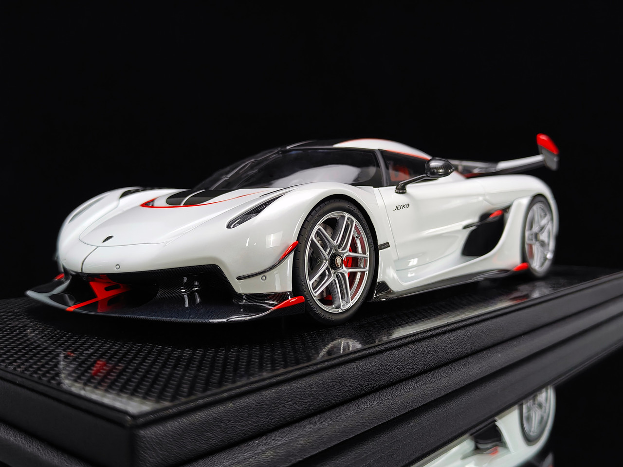 1/18 Frontiart Koenigsegg Jesko 7391 Crystal White Car Model