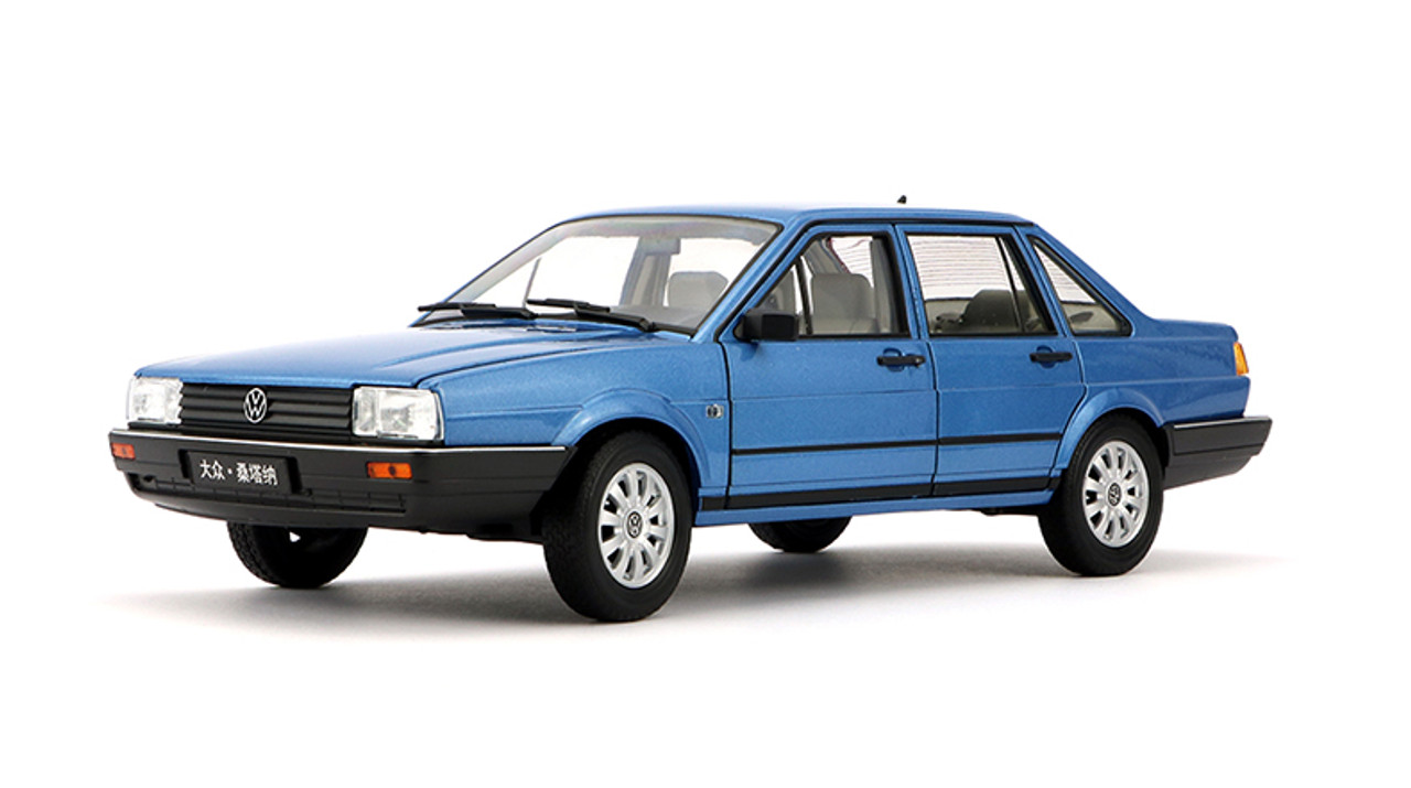 1/18 Welly Classic 1980-1989 Volkswagen VW Passat / Santana (Blue) Diecast Car Model