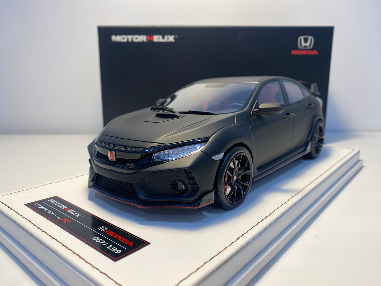 1/18 MH Motorhelix 2017 Honda Civic Type-R Type R FK8 (Matte Black with White Leather Base) Resin Car Model Limited 199 Pieces